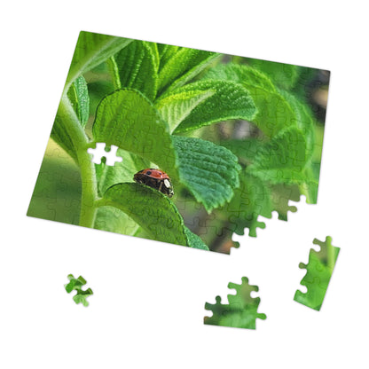 Ladybug on Green Leaves Jigsaw Puzzle (Tin Box)